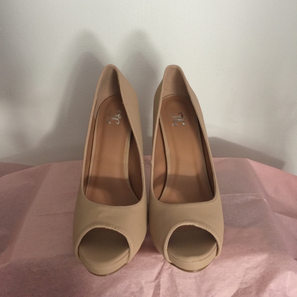New-Size 8- Journee Collection Lois Pumps- Nude